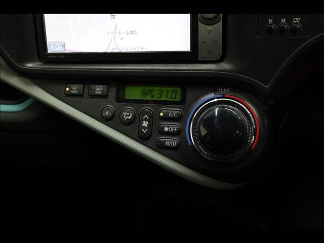 TOYOTA AQUA 2012 Image 31