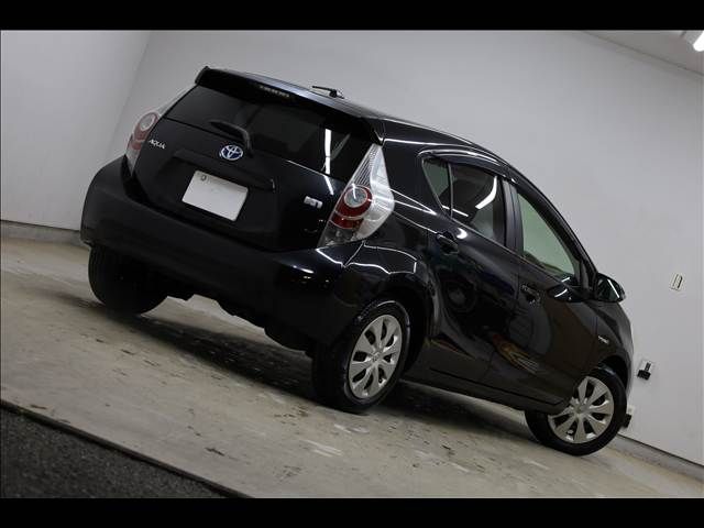 TOYOTA AQUA 2012 Image 31