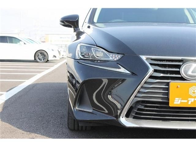 TOYOTA LEXUS IS200T 2017 Image 31