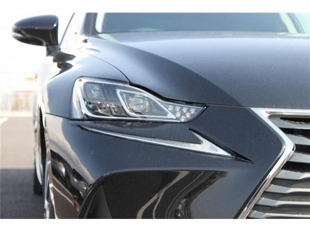 TOYOTA LEXUS IS200T 2017 Image 31