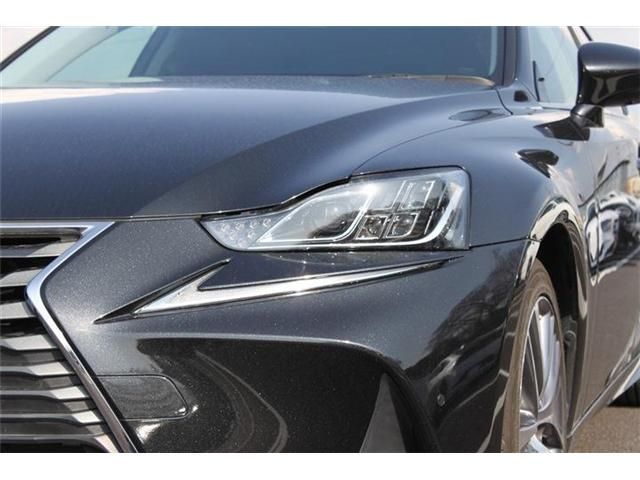 TOYOTA LEXUS IS200T 2017 Image 31