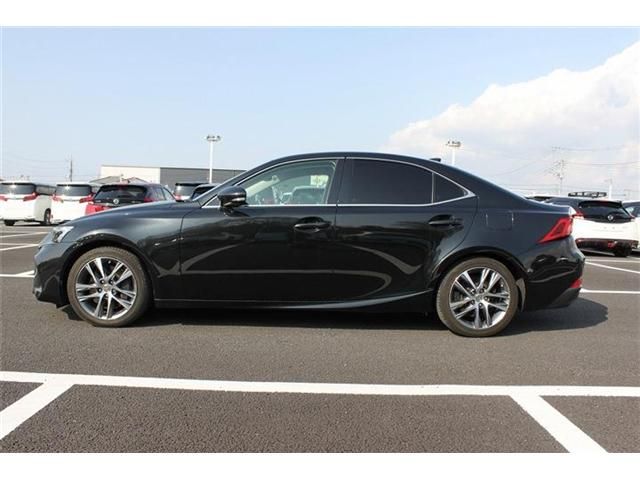 TOYOTA LEXUS IS200T 2017 Image 31