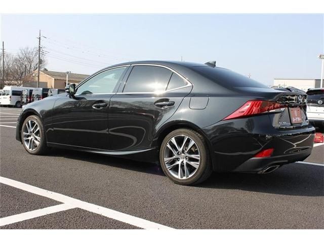 TOYOTA LEXUS IS200T 2017 Image 31