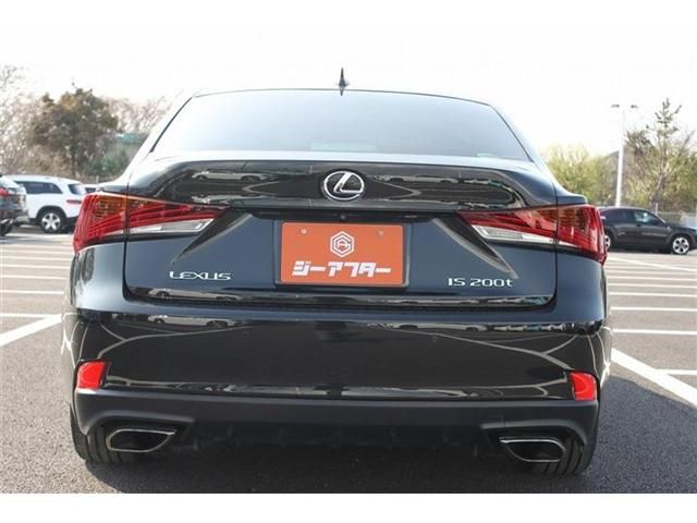 TOYOTA LEXUS IS200T 2017 Image 31