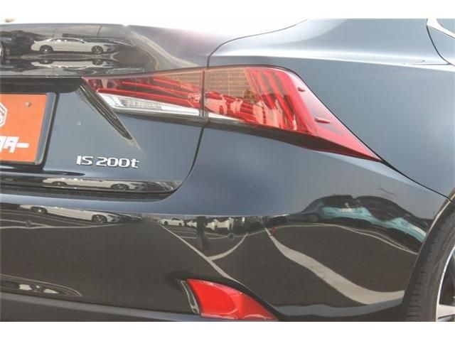 TOYOTA LEXUS IS200T 2017 Image 31