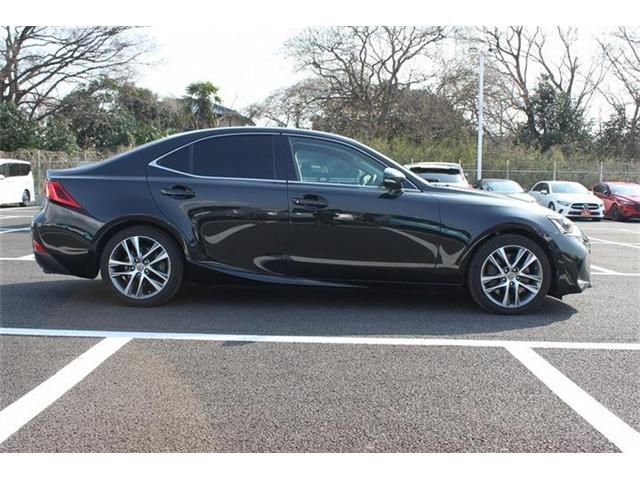 TOYOTA LEXUS IS200T 2017 Image 31