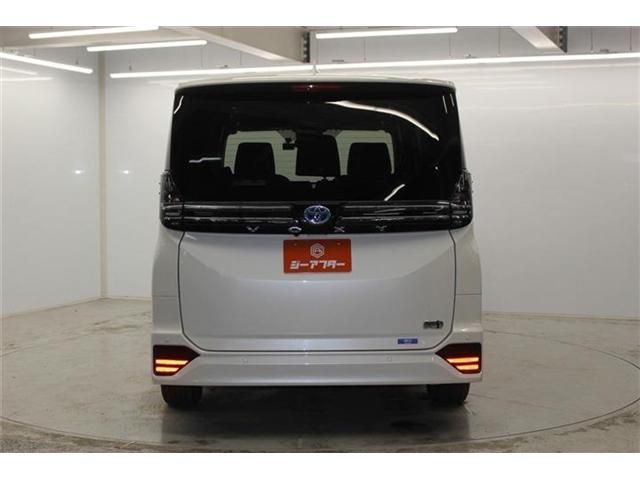 TOYOTA VOXY HYBRID 2022 Image 31