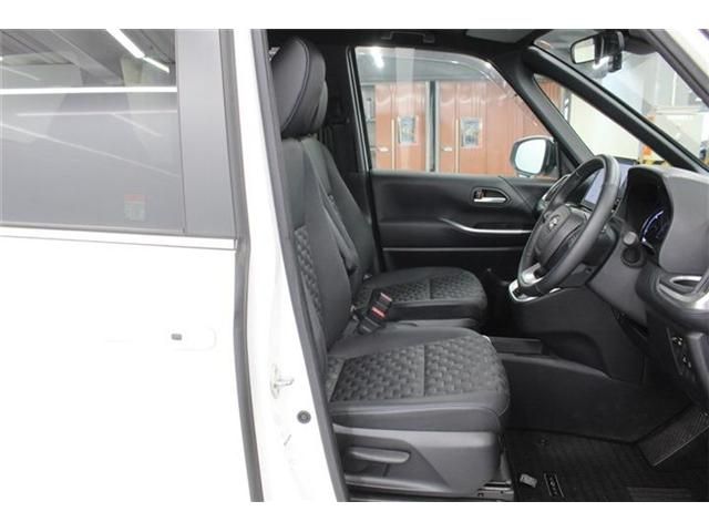 TOYOTA VOXY HYBRID 2022 Image 31