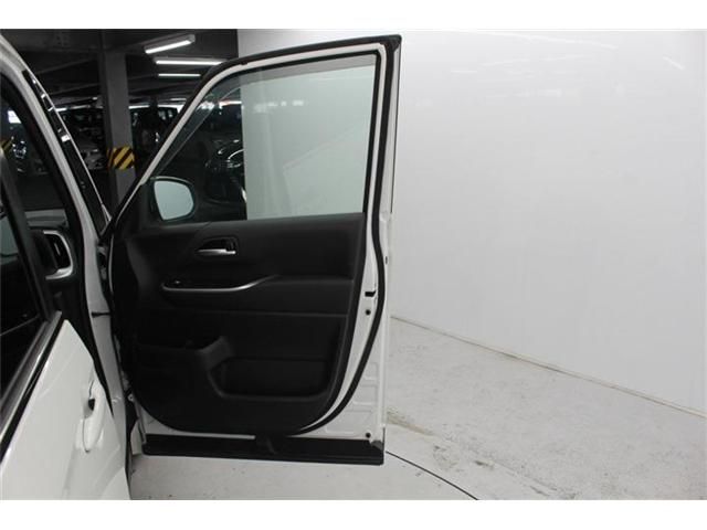 TOYOTA VOXY HYBRID 2022 Image 31