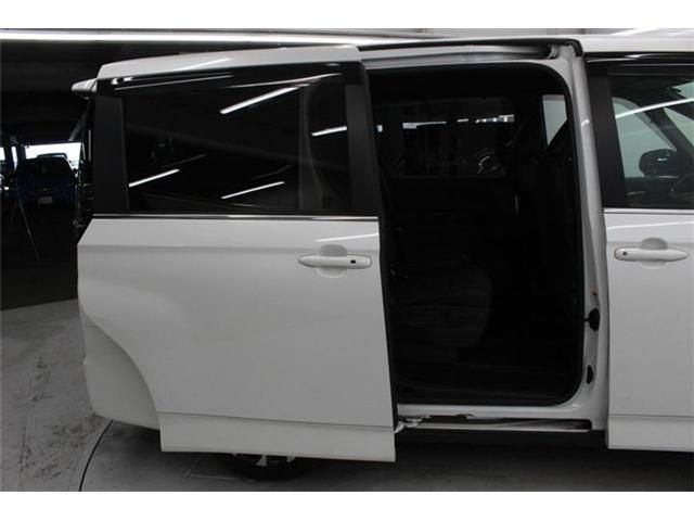 TOYOTA VOXY HYBRID 2022 Image 31