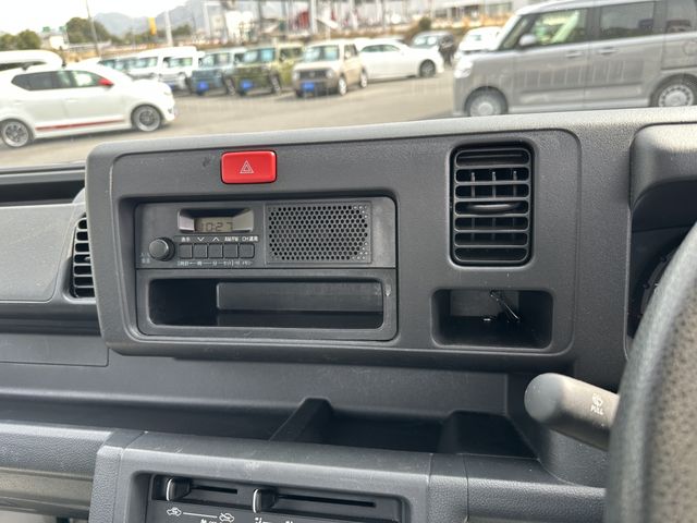 DAIHATSU HIJET TRUCK 4WD 2016 Image 31