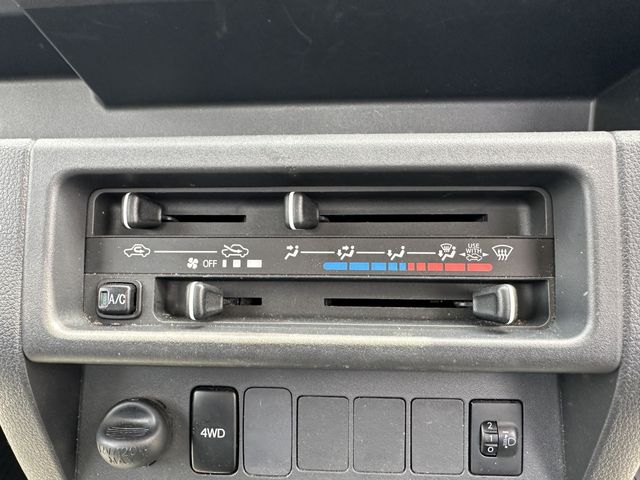 DAIHATSU HIJET TRUCK 4WD 2016 Image 31