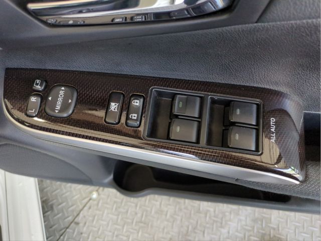TOYOTA CAMRY HYBRID 2012 Image 31