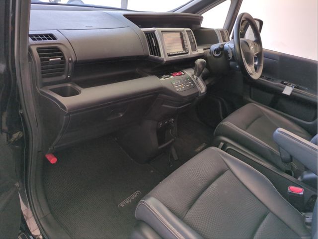 HONDA STEPWAGON SPADA 2013 Image 31