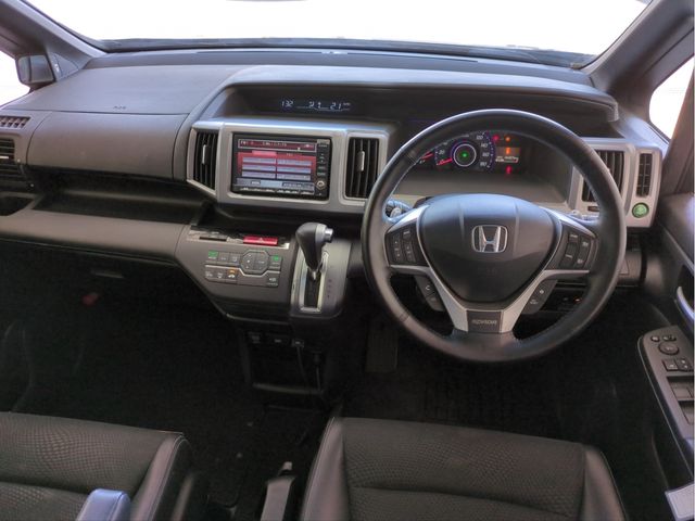 HONDA STEPWAGON SPADA 2013 Image 31