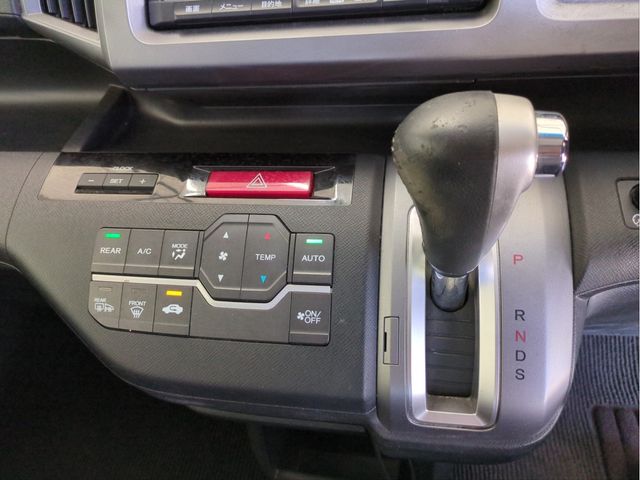 HONDA STEPWAGON SPADA 2013 Image 31