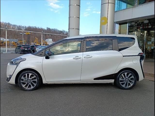 TOYOTA SIENTA HYBRID 2015 Image 31