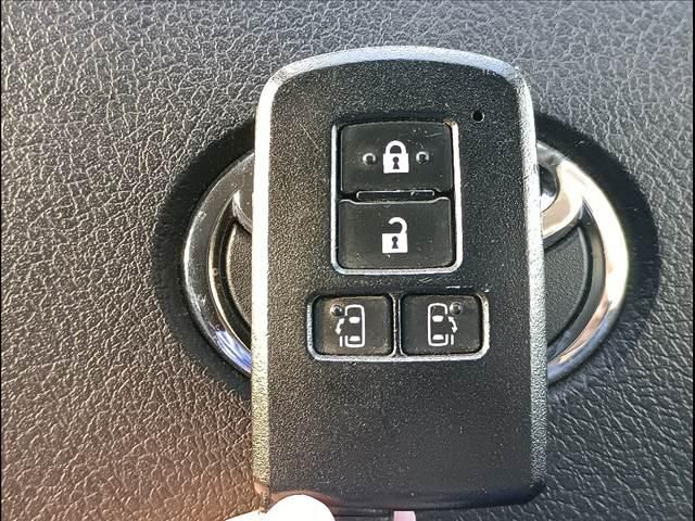 TOYOTA SIENTA HYBRID 2015 Image 31