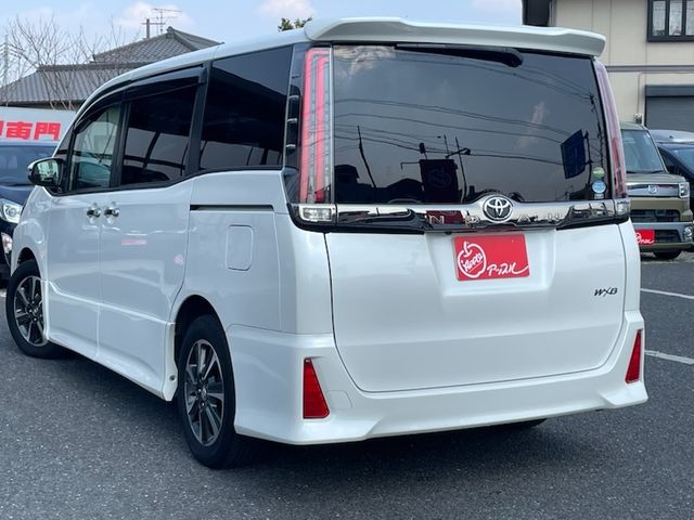 TOYOTA NOAH 2018 Image 31