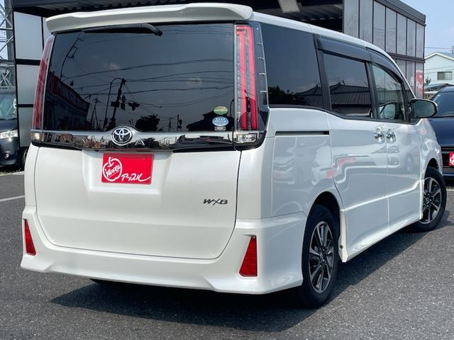 TOYOTA NOAH 2018 Image 31