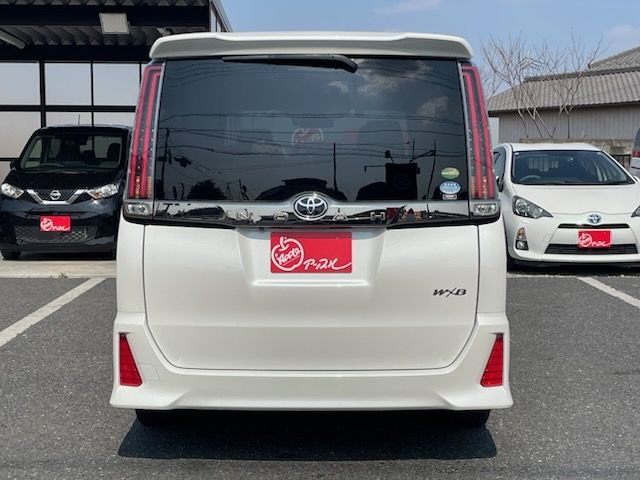 TOYOTA NOAH 2018 Image 31
