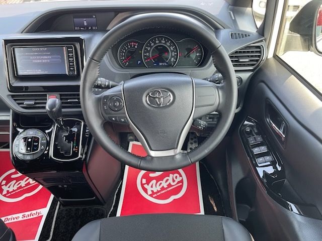 TOYOTA NOAH 2018 Image 31