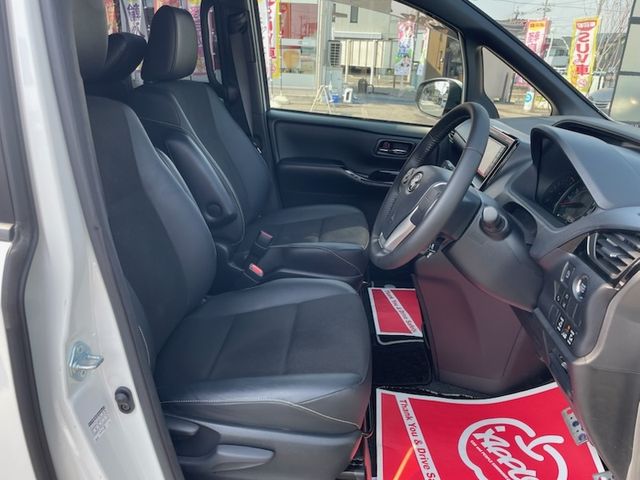 TOYOTA NOAH 2018 Image 31