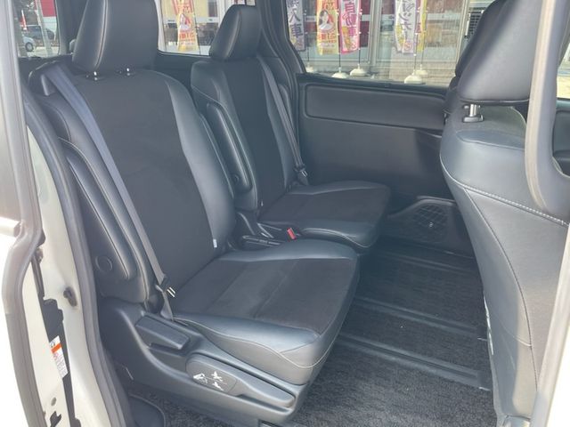 TOYOTA NOAH 2018 Image 31