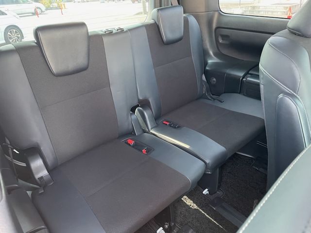 TOYOTA NOAH 2018 Image 31