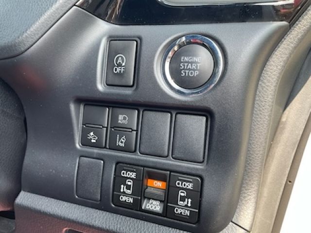 TOYOTA NOAH 2018 Image 31