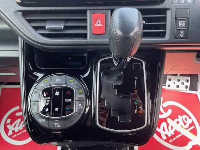 TOYOTA NOAH 2018 Image 31