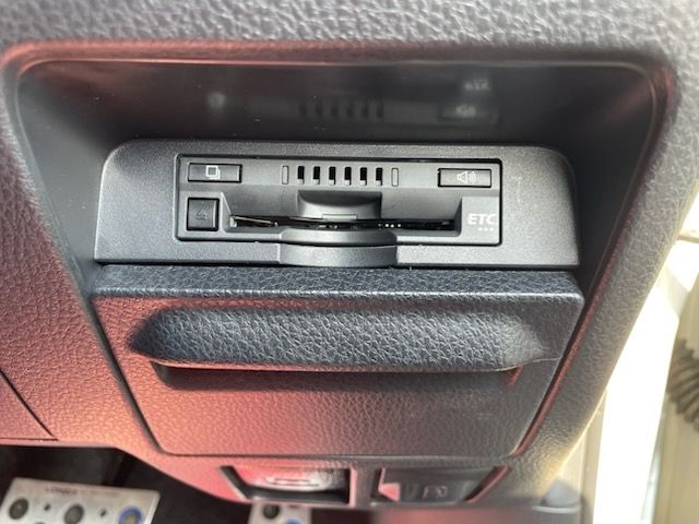 TOYOTA NOAH 2018 Image 31