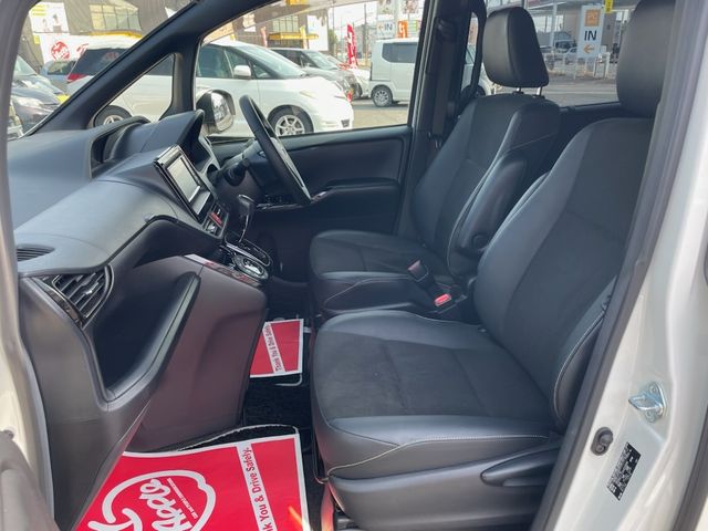 TOYOTA NOAH 2018 Image 31