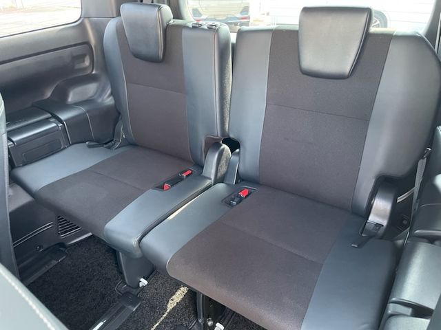 TOYOTA NOAH 2018 Image 31