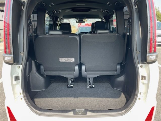 TOYOTA NOAH 2018 Image 31