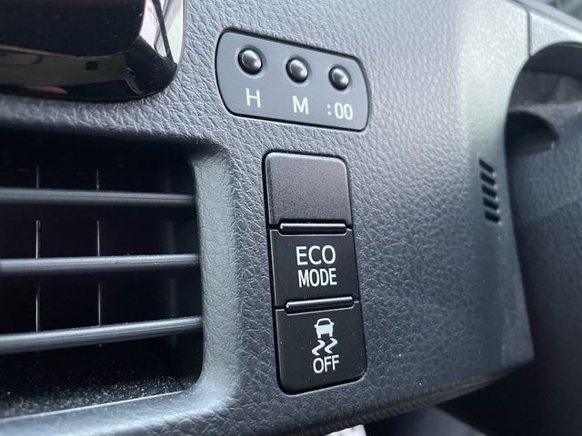 TOYOTA NOAH 2018 Image 31