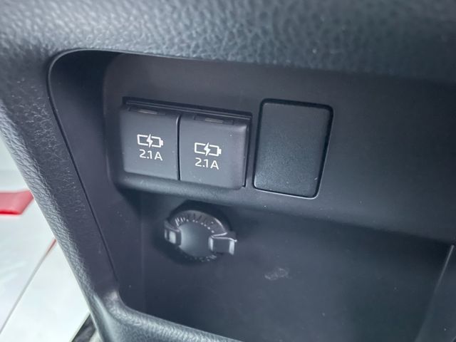 TOYOTA NOAH 2018 Image 31