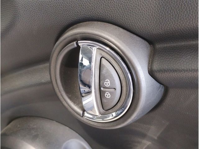 BMW MINI ONE 2023 Image 31