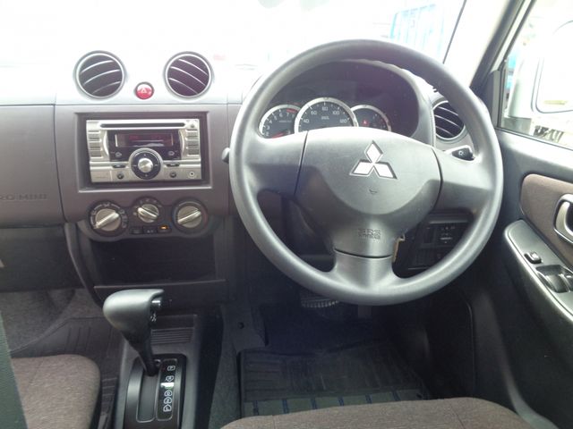 MITSUBISHI PAJERO MINI 2012 Image 31