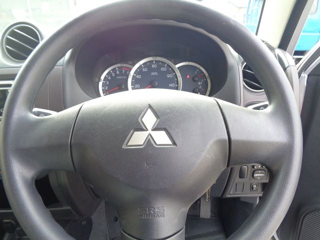 MITSUBISHI PAJERO MINI 2012 Image 31