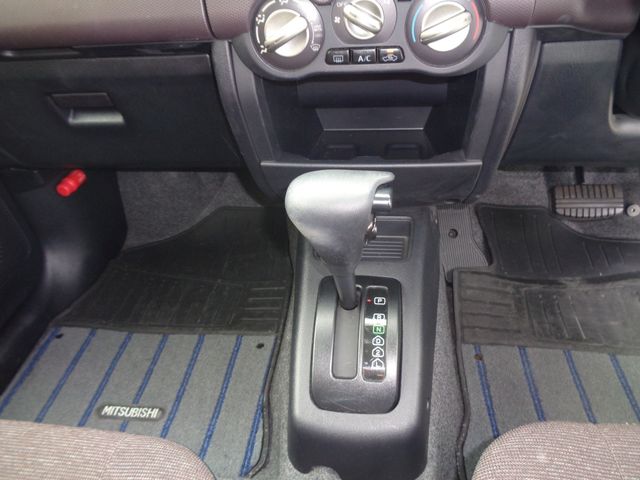 MITSUBISHI PAJERO MINI 2012 Image 31