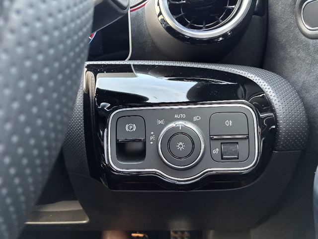 MERCEDES BENZ A CLAS 2019 Image 31