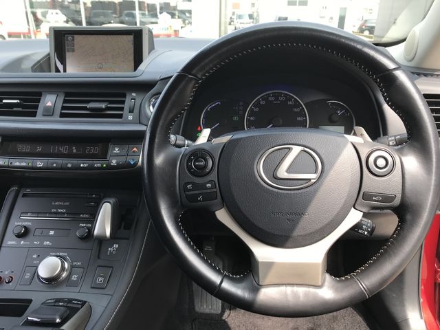 TOYOTA LEXUS CT200H 2017 Image 31