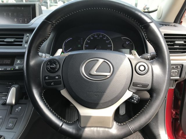 TOYOTA LEXUS CT200H 2017 Image 31