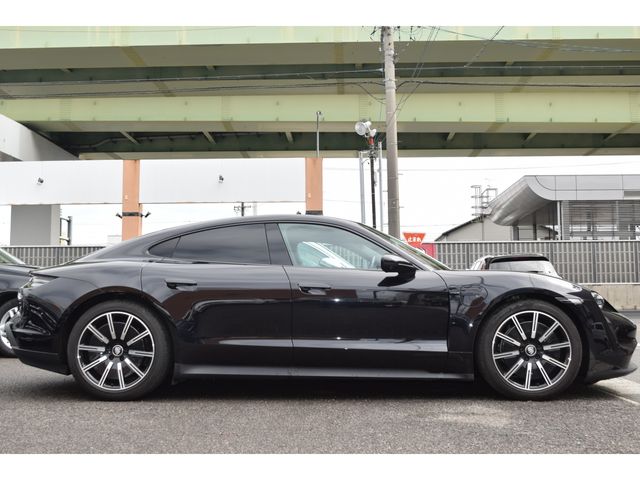 PORSCHE TAYCAN 2023 Image 31