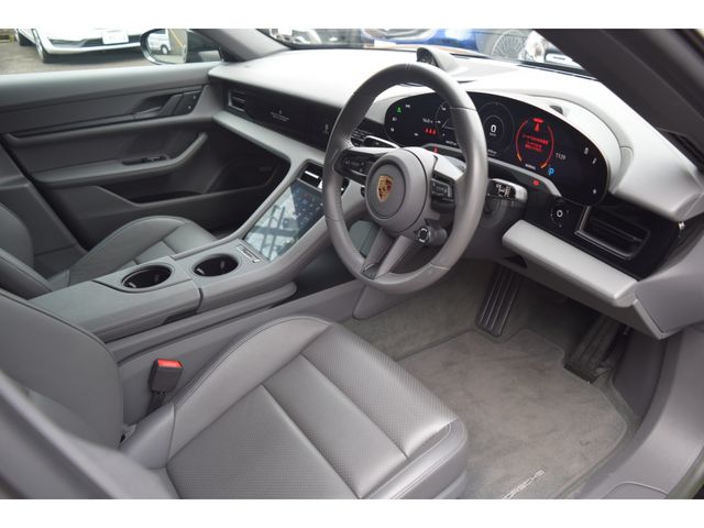 PORSCHE TAYCAN 2023 Image 31