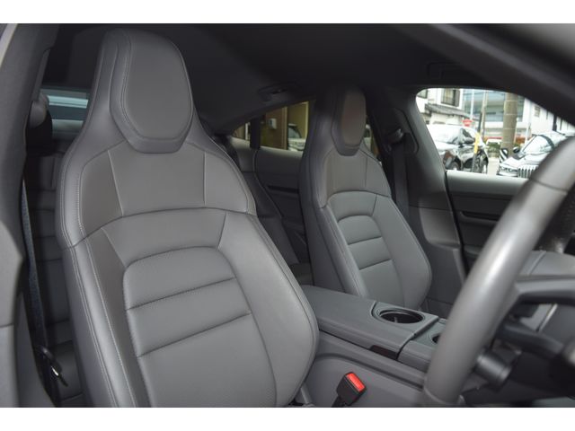 PORSCHE TAYCAN 2023 Image 31