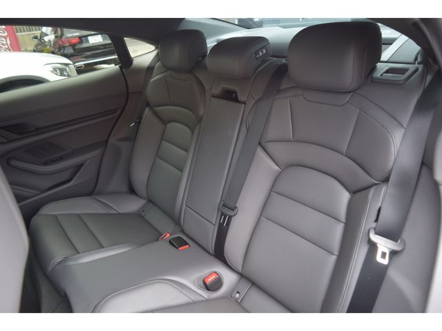 PORSCHE TAYCAN 2023 Image 31