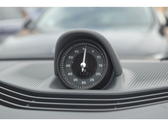 PORSCHE TAYCAN 2023 Image 31