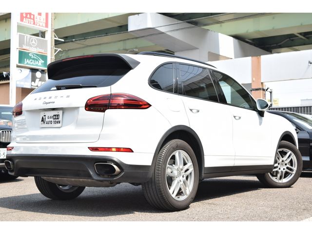 PORSCHE CAYENNE 2016 Image 31